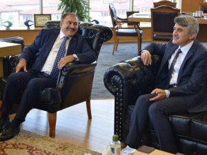 Veysel Eroğlu’ndan DPÜ’ye ziyaret