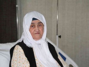 2 doz aşı hayatta tuttu, 89 yaşındaki Firdevs nine koronayı hafif atlattı