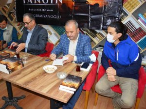 Gördesli yazarlar için imza günü yapıldı