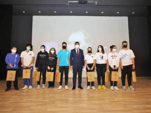 Fadıloğlu’ndan, öğrencilere gelecekti kariyerleri ile ilgili tavsiyeler