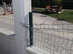 Özgürlük Mahallesinde yapımı devam eden parktaki donatılar tahrip edildi