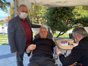 Koronavirüsü atlattı, kan bağışında bulunup hastalara destek oldu