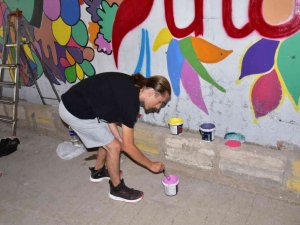 Sındırgı sokakları grafiti sanatı ile renkleniyor