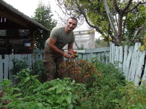 Banka yöneticiliğini bırakarak permakültür çiftliği kurdu