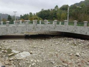 Sinop’ta sele davetiye çıkaran köprüler