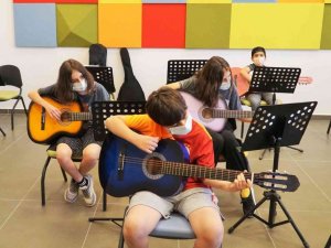 Şehitkamil’in gitar kursuna yoğun ilgi