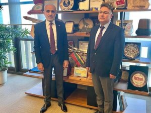 Cumhurbaşkanı Başdanışmanı Topçu, buluşuyla dikkatleri üzerine çeken Doç. Dr. Işıkay’ı tebrik etti