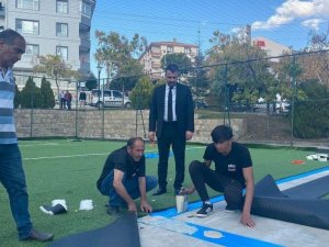 Pursaklar’da halı sahalar yenileniyor