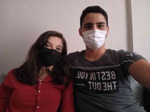 Covid’e yakalanan genç çiftin ’Aşı’ pişmanlığı