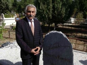 Şair-Yazar Bahaettin Karakoç mezarı başında dualarla anıldı