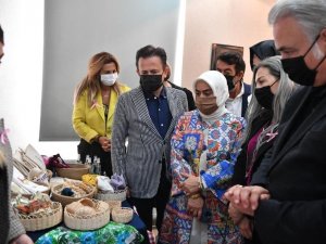 Tuzla’da geri dönüşüm malzemelerinden sergi açıldı