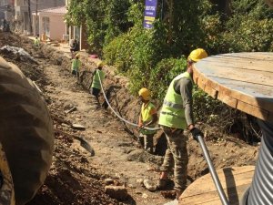 Derecik’te elektrik hatları yer altına alınıyor