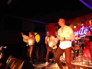 AKUT’a destek için sahne aldılar