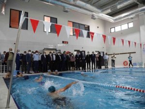 Karkamış yüzme havuzu hizmete girdi