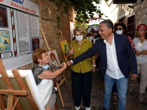 Başkan Uysal, Kaleiçi sokaklarındaki sanat çalışmalarını inceledi