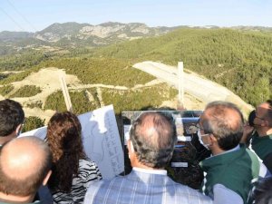 Milletvekili Durmuşoğlu ve DSİ Genel Müdürü Yıldız Savrun Barajı’nda incelemede bulundu