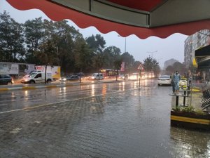 Balıkesir’de beklenen yağış başladı