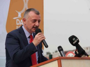 Başkan Büyükakın: “İki tane heykeli açmak için 2 genel başkan, 4 büyükşehir belediye başkanı çağırıyorlar”