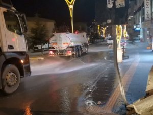 Belediye ekiplerinden dezenfekte çalışması