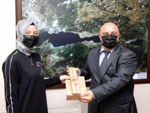 En çok elektronik atığı getirenlere akıllı saat verildi