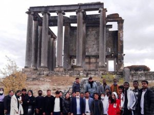 43 Ülkeden 43 öğrenci Kütahya’yı geziyor