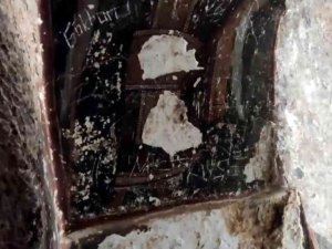 Tarihi kiliseyi talan ettiler