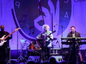 ‘Cuma İş Çıkışı’nda Yeni Türkü sahne aldı