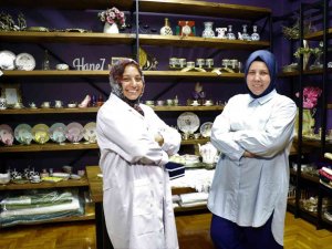 İki ev hanımı, köy evini atölyeye çevirdi, dünyaya bu ürünleri pazarlıyor