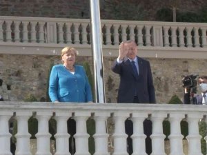 Erdoğan ve Merkel, Huber Köşkü balkonundan boğazı izledi