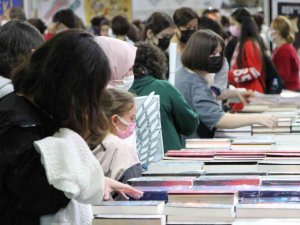 Başkan Zolan, “Kitapların kokusunun alınması dahi bizim için bir kazançtır”