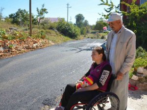 Engelli kadının asfalt talebi yerine getirildi