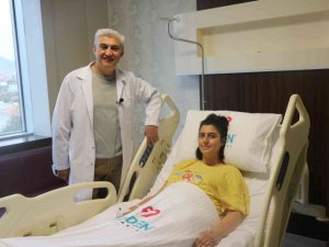 Safra kesesi ameliyatından çıkan yüzlerce taşla Tekden yazdı