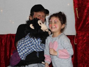 Tarzan’ın Çita’sı Sarı Bıyık’ın karnından konuşuyor