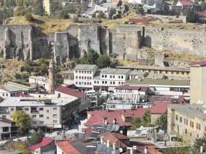 Dere üstündeki yapıların kaldırılmasıyla onlarca tarihi yapı gün yüzüne çıktı