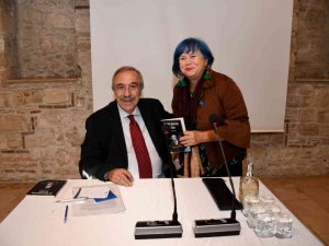 Altın Güvercin’in Duayen İsmi Tüker, Kuşadası halkı ile buluştu