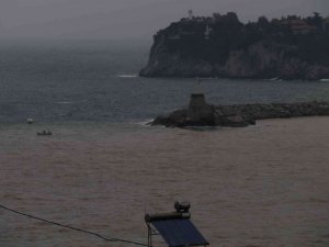 Zonguldak Limanı sarıya boyandı