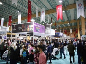 Denizli kitaba doydu