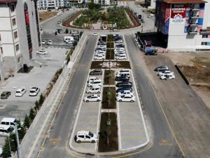 Pursaklar’da kaymakamlık binasının çevresi artık daha modern