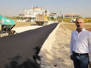 Aktoprak Mahallesi’nde yeni yollar asfaltlanıyor
