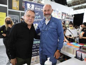 Antalya Kitap Fuarı’nda hafta sonu ilgisi