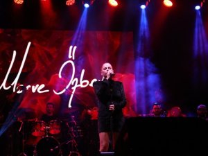 Merve Özbey, Bodrum Kalesini yıktı geçti