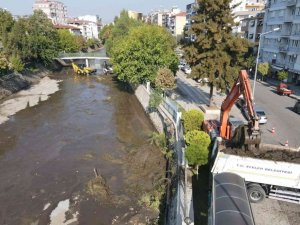 Efeler Belediyesi Tabakhane Deresi’ni temizliyor
