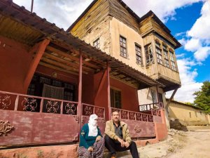 Hüseynik Mahallesi’ndeki tarihi konaklar, sonbaharla birlikte ayrı bir güzelliğe büründü