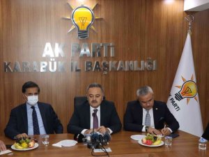 AK Parti teşkilatı gazetecilerle bir araya geldi