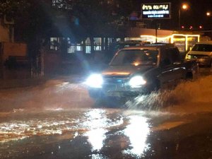 Rize’de şiddetli yağış su baskınlarına neden oldu