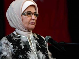 Emine Erdoğan: “Eğer kadınların hak ettikleri gibi insana yakışır bir hayat sürmelerini istiyorsak, önce savaşları durduralım”