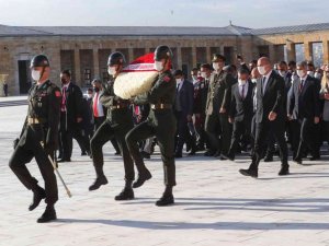 İçişleri Bakanı Soylu 81 ilden gelen muhtarlarla Anıtkabir’i ziyaret etti