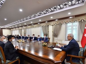 Vali Karaloğlu, 19 Ekim Muhtarlar Günü dolayısıyla muhtarlarla bir araya geldi