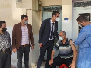 Kuyucak’ta vatandaşlar aşı olmaya ikna ediliyor