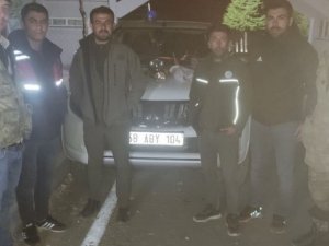 Projektörle kaçak tavşan avı yapanları yerdeki kan izleri yakalattı